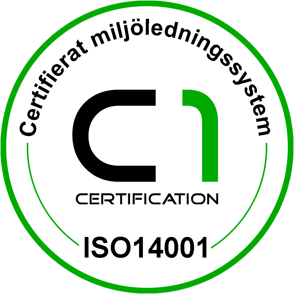 Ett cirkul&auml;rt m&auml;rke med en gr&ouml;n kontur. Sms:a "C1-certifiering" i mitten. Omgiven av texten "ISO14001 Certifierat milj&ouml;ledningssystem."